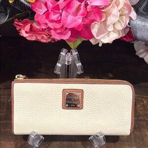 Dooney & Bourke Ivory & Tan Italian Pebble Grain Leather Zip Clutch/Wallet (EUC)